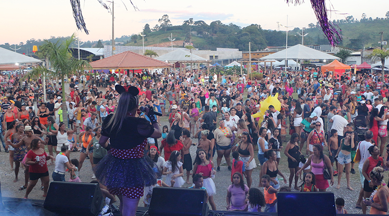 Carnavila atrai mais de 20 mil foliões em 4 dias de festa